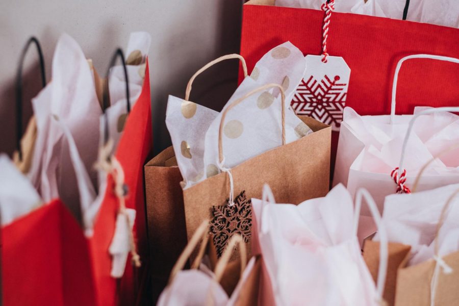 How Holiday Shopping Affects the Economy