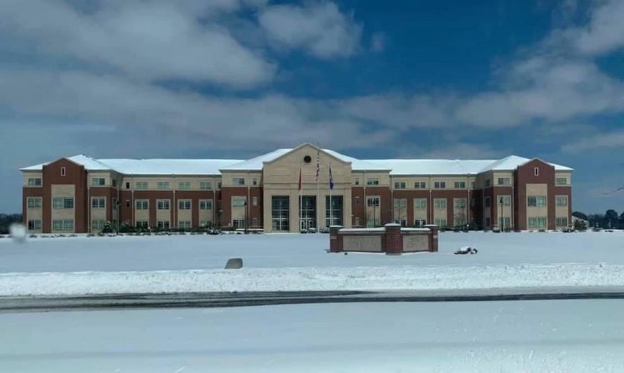 Snow Closes Campus