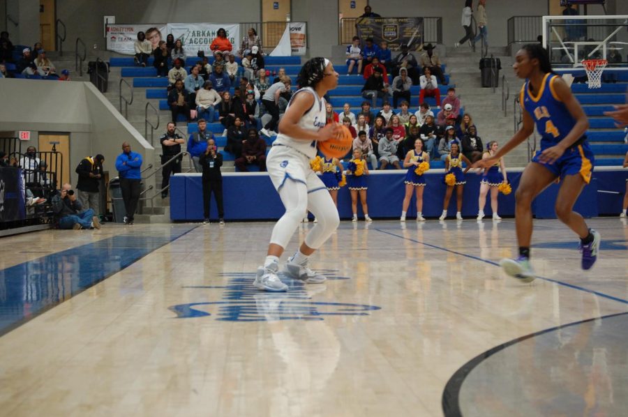 Senior Stanford commit Chloe Clardy looks to pass against NLR Jan 6. 