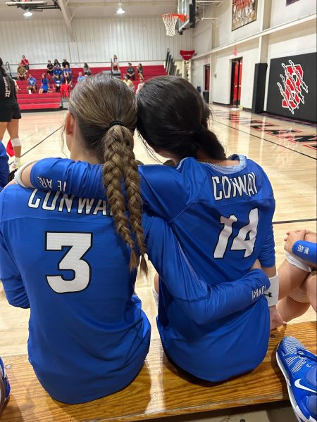 The Jones sisters enjoy one last season on the court together. 