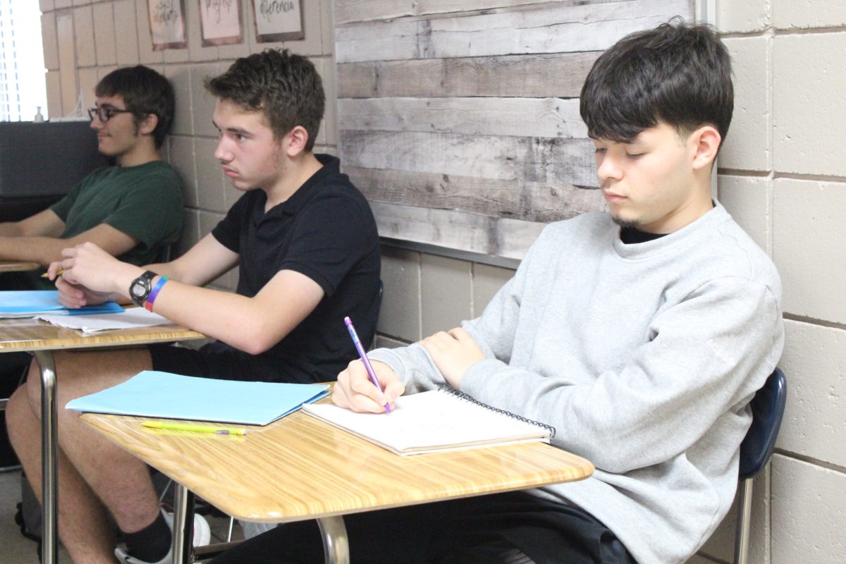 Students in Spanish 2 learn verb tenses.